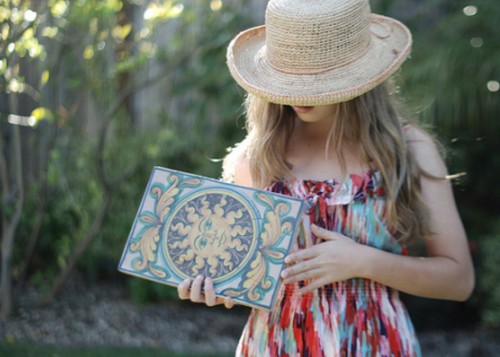 并不能洒脱的放手_qq空间意境女生图片_qq下