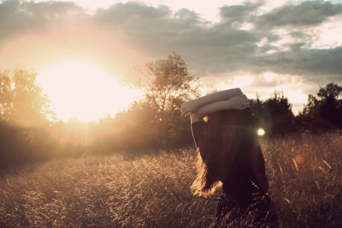 那个阳光明媚的春天_温馨幸福的空间素材_QQ