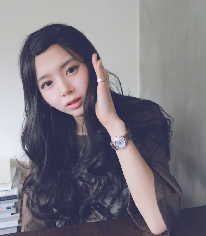 时尚潮流的美女空间素材_你我之间的距离_QQ