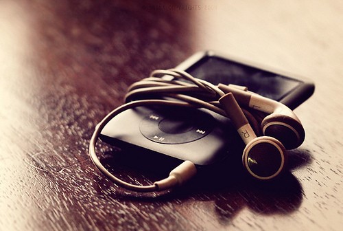 简单唯美的空间图片 聆听音乐感觉花开的声音