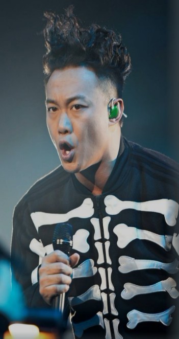 明星QQ空间素材之eason陈奕迅孤独患者_QQ