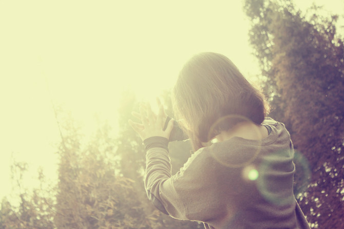 最新愚人节qq空间潮流女生素材_抽烟抽寂寞越