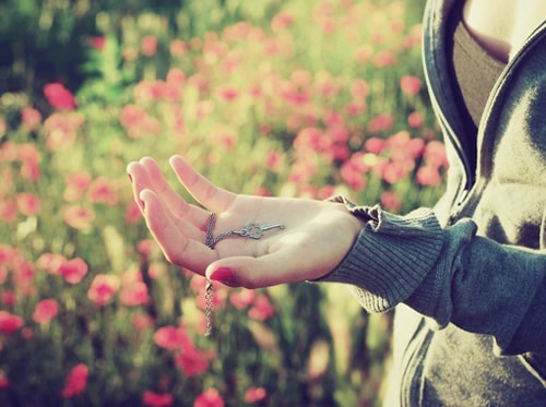 烟能戒掉你却怎么也戒不掉_好看情感意境的q