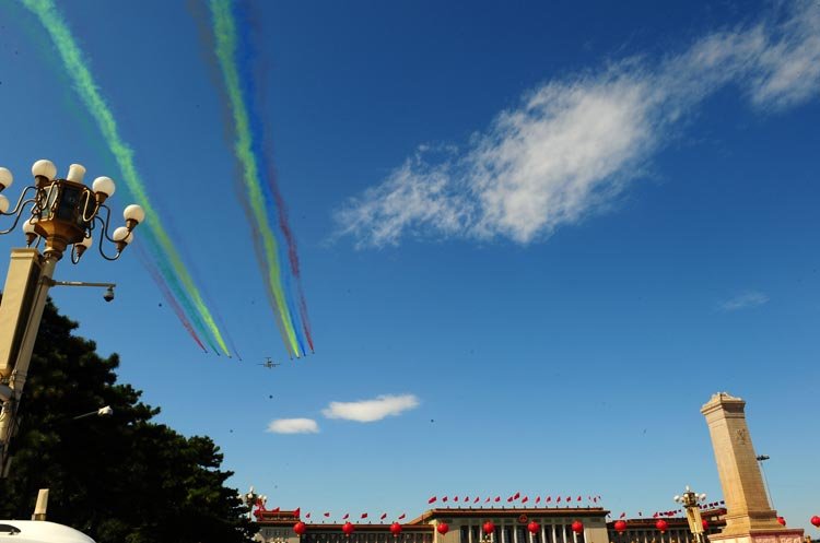 国庆60年大阅兵之飞机编队图片精选_QQ下载