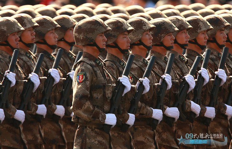 国庆60年大阅兵之徒步方队图片精选(1)_qq下载