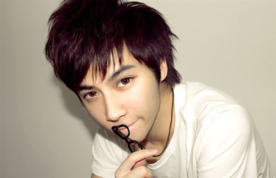 是谁在捆绑我的无奈_高清阳光男生非主流QQ