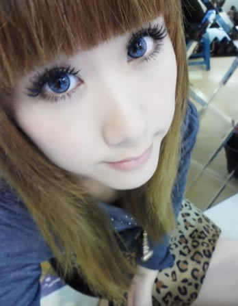 渐渐的我学会了执着_大眼美女非主流QQ空间