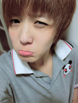 拾起零碎的记忆_可爱男生空间素材图