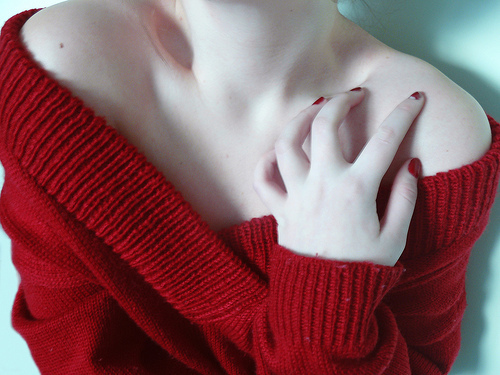 淋过雨的空气疲倦了伤心_颓废伤感的非主流女