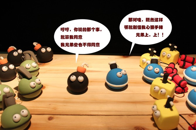 水份。开始在脑子里。肆无忌惮的流窜。心情也是变化无常。围绕着一个主题。我的心是走向何方。 我努力在脑海中。搜寻你的面容。发现一片空白。因为。我是把你当作。唯一来铭记。 就算被时间的风沙。侵蚀你年轻美感的面庞。我也能轻轻捧起你的脸。让眼睛的对流。和你窃窃私语。