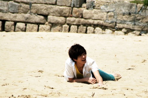 这莫大的天空也会这样的悲怆_好看男生QQ空