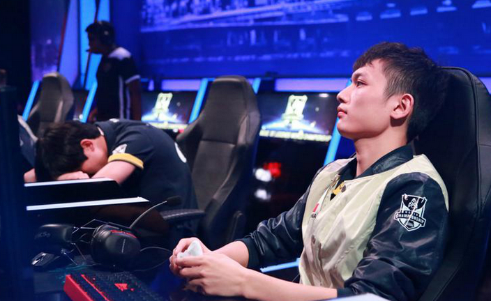 LOLS4半决赛皇族vsOMG现场图集 OMG梦碎首