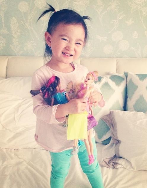 小美妞奥莉qq空间素材 奥莉可爱生活照图片_Q