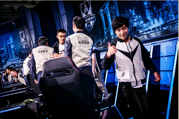 LOLLMQ小组赛首日表现完美 力克OMG完胜F