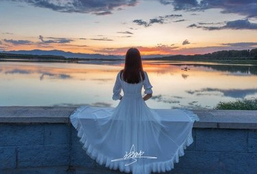 触动人心歌词签名经典 如果天黑之前来得及我