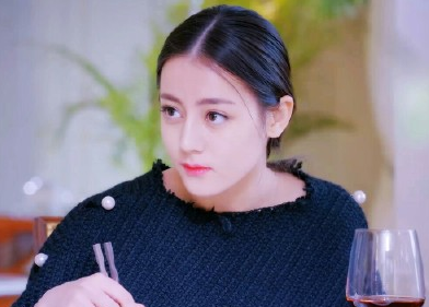 迪丽热巴qq皮肤2015那个女子叫高雯也叫迪丽热巴