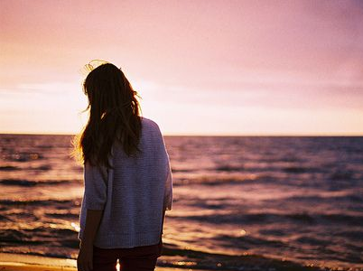 让人心痛的伤感网名不带符号 故事缺酒也缺你