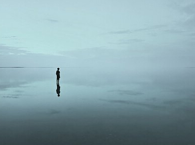 qq屈就女生a女生女生专属委说说像卡在大全里肩喜欢搭不喉咙被图片